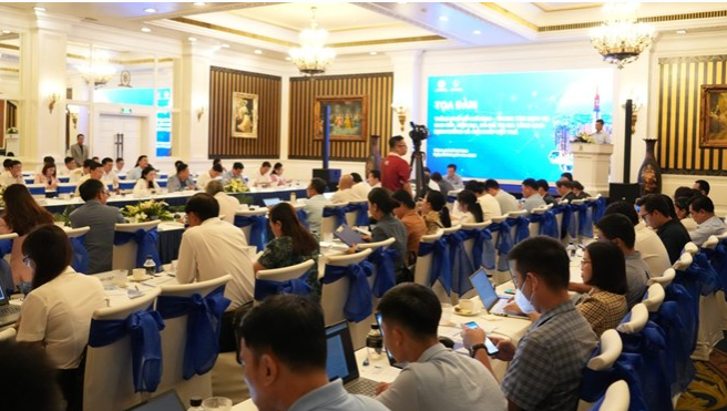 Tọa đàm “Thành phố Hồ Chí Minh -Trung tâm dịch vụ lớn của cả nước và khu vực với các ngành dịch vụ cao cấp, hiện đại, có giá trị gia tăng cao: Định hướng và giải pháp đột phá”